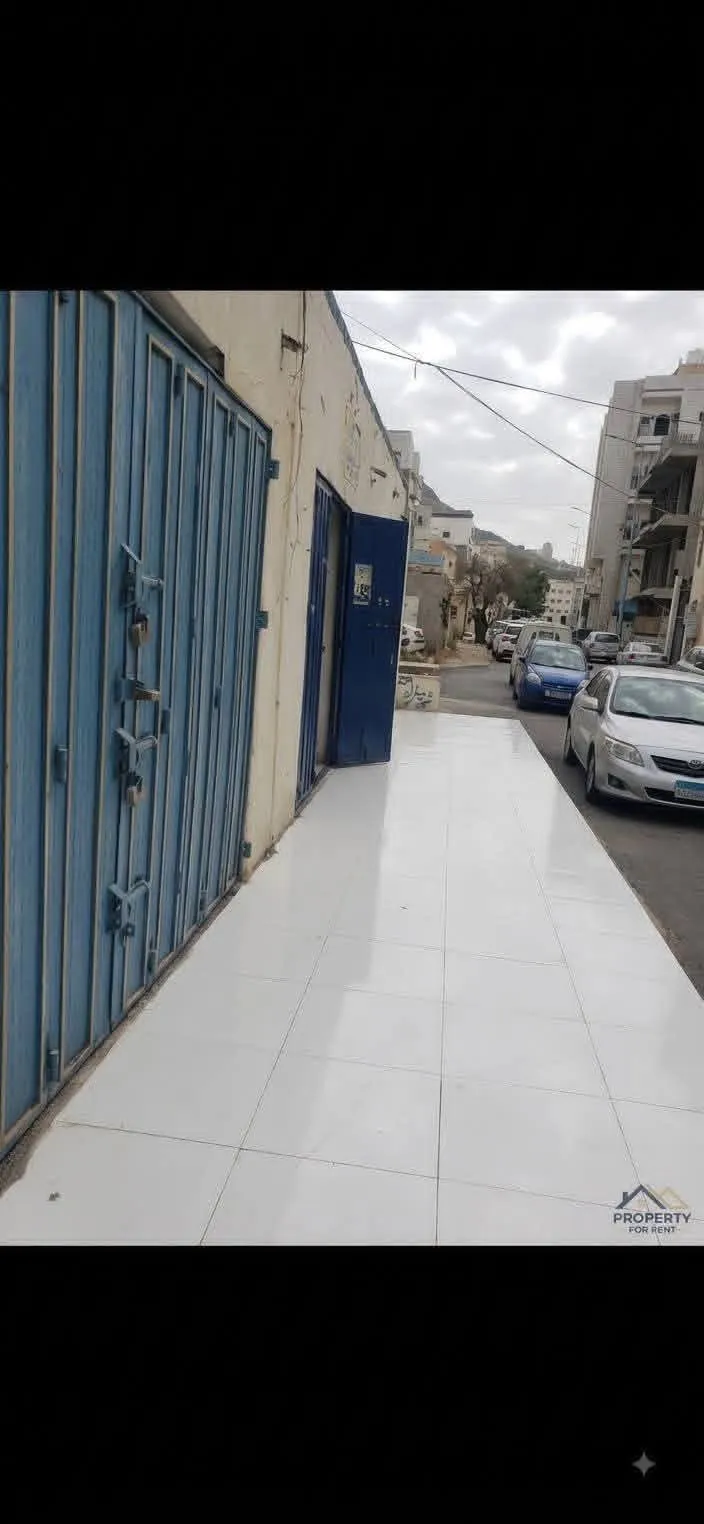 فرصة لطالبين الله للإيجار محلات في عدن - المعلا - حافون